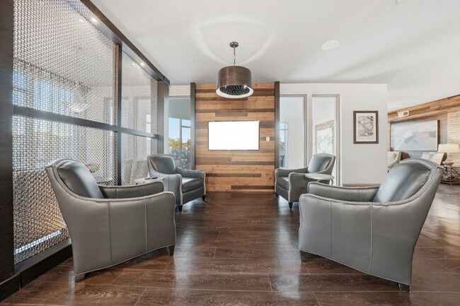 Building Photo - 1700 W Cleveland St