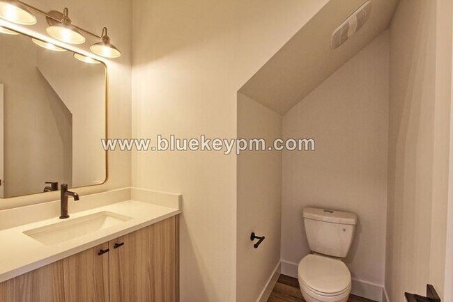 Building Photo - $2150! 2 Bed, 2.5 Bath Townhome in Arbor L...