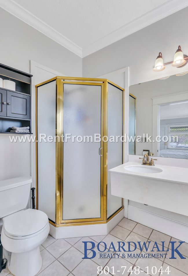 Building Photo - Charming Tooele Rambler with HUGE backyard!