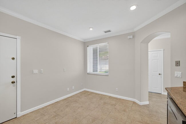 Building Photo - 2213 Oakmont Dr