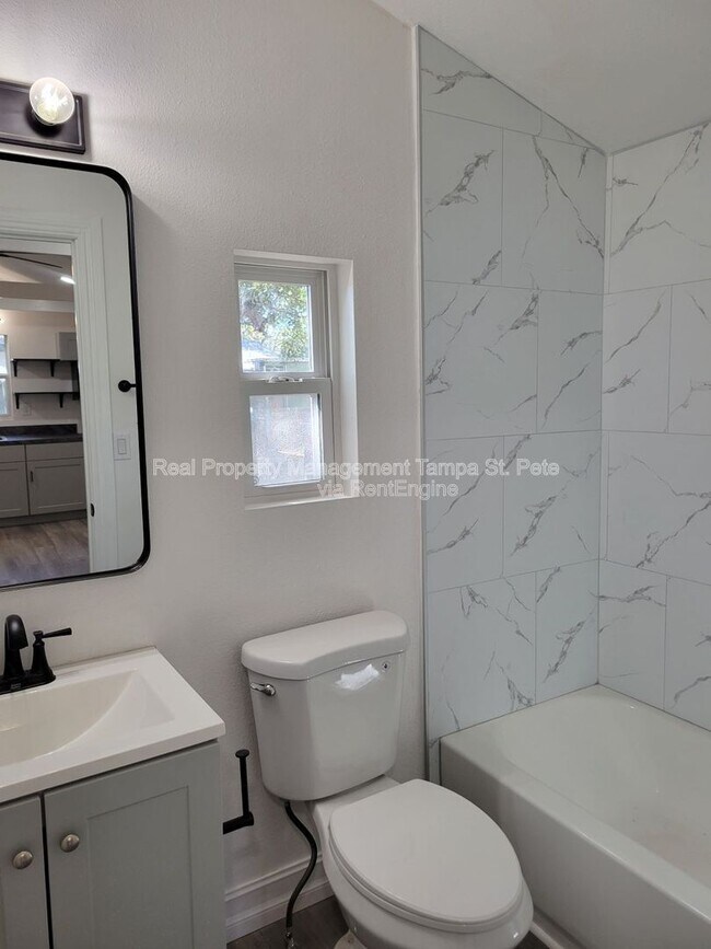 Building Photo - 5034 2nd Ave S