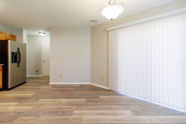 Building Photo - 12882 Old Glory Dr