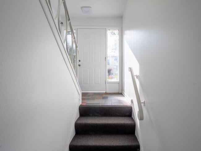 Building Photo - 9662 Golf Terrace