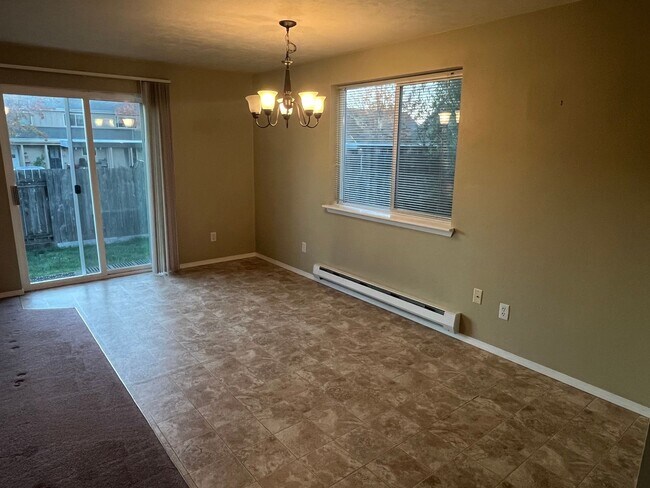 Building Photo - 3 bdrm/2.1 bath Duplex for Rent in Harrisburg