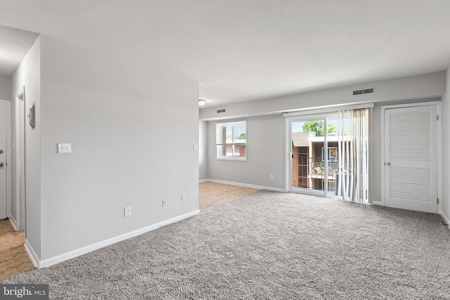 Building Photo - 5344 C St SE