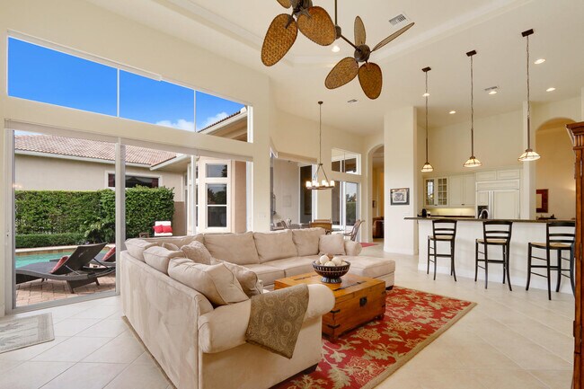 Building Photo - 528 Les Jardin Dr