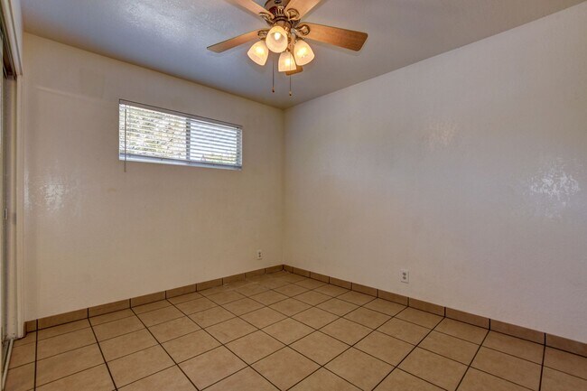 Building Photo - 278 S Hardin St