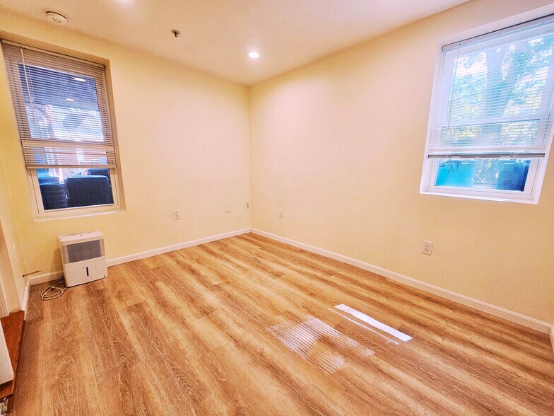 Building Photo - 1803 Beacon St