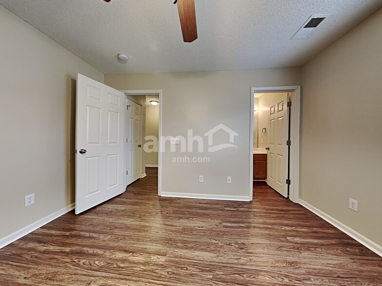 Building Photo - 2009 Clipstone Dr