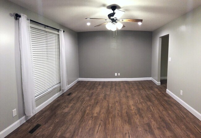 Living Room - 3413 Lisa Dr