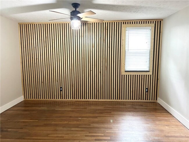 Building Photo - 1179 Lynmoor Dr NE