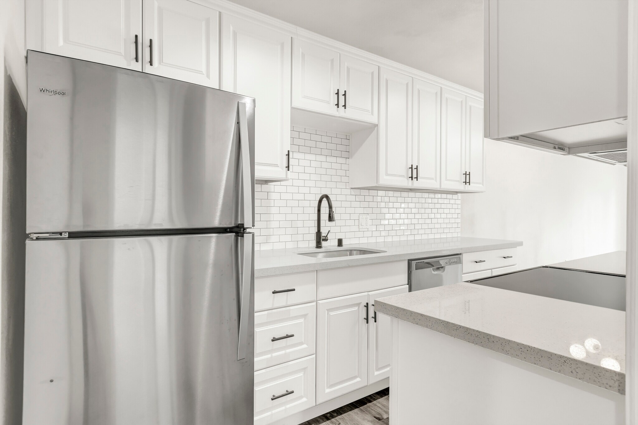 Building Photo - 10607 Des Moines Memorial Dr S