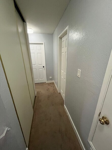 Building Photo - 2502 Florida Ln