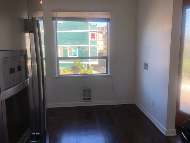 Building Photo - FAIRYTALE OF 1819 LLC QUEEN ANNE