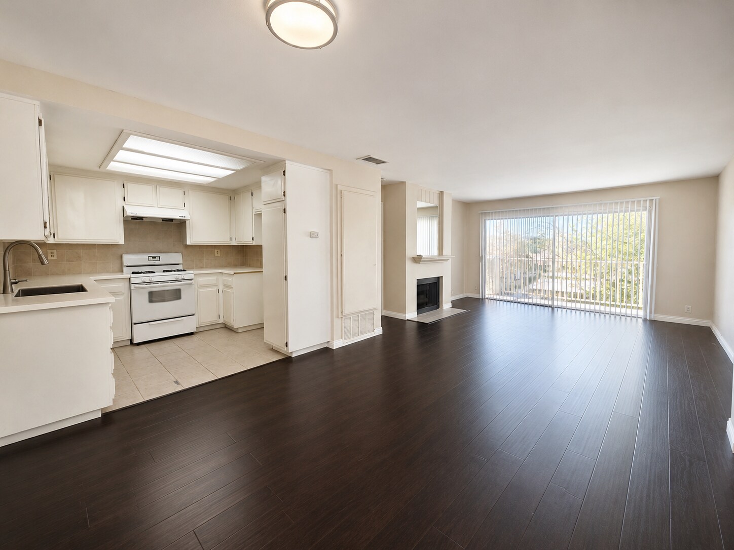 Building Photo - 901 Golden Springs Dr