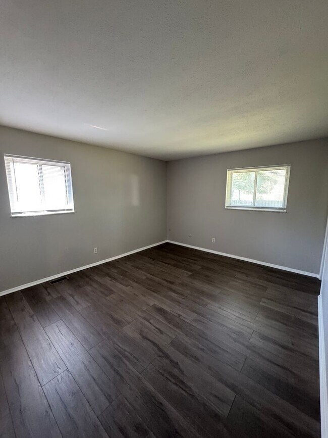 Building Photo - Warren Twp - 3 BR