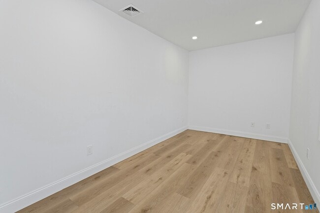 Building Photo - 70 Archer Ln