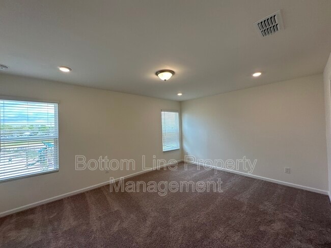 Building Photo - 5278 Maynard Hl Dr
