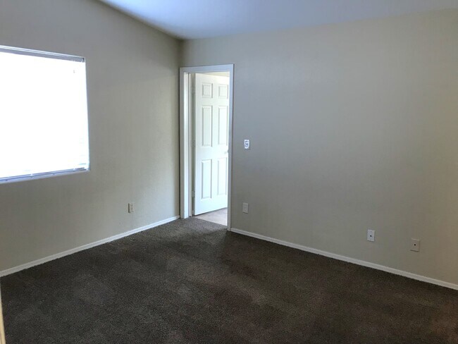 Building Photo - 2110 W Roundup St