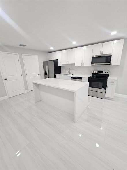 Building Photo - 4072 SW 51st St