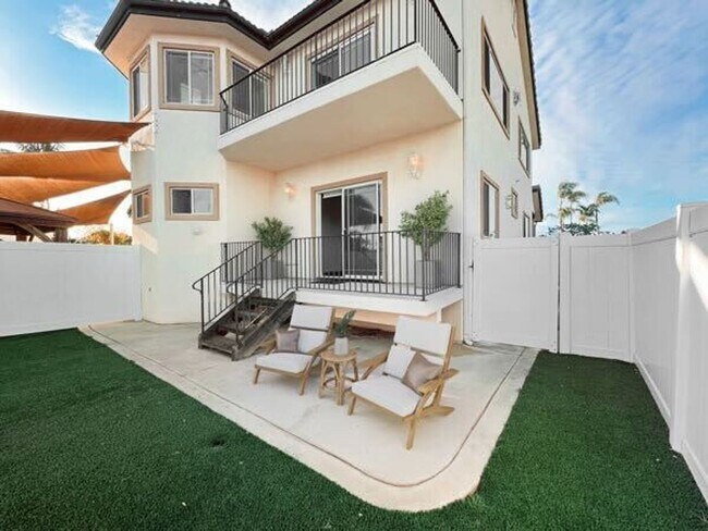 Building Photo - Multi-Generational 5-Bedroom, 4 Bath Home ...