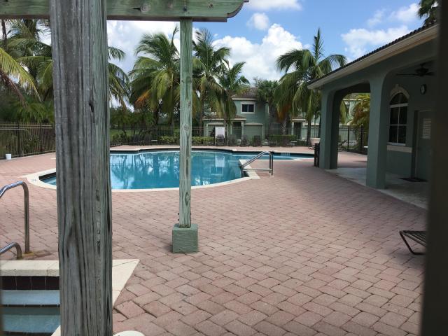 Building Photo - 350 Crestwood Cir