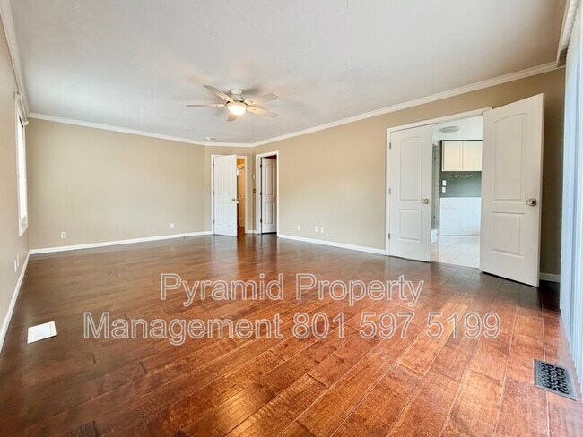 Building Photo - 961 Golden Pheasant Dr