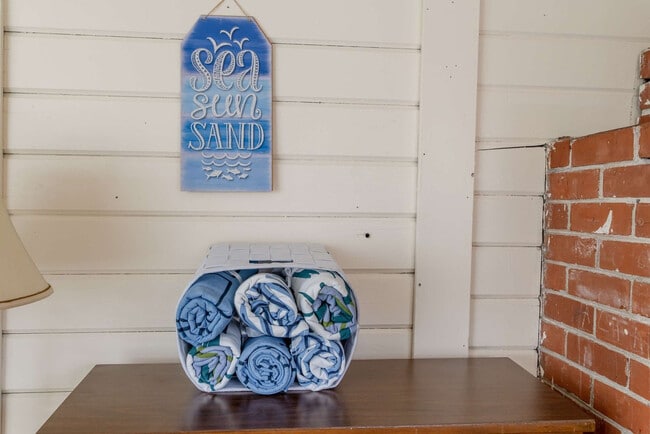 Building Photo - 640 S Columbia St