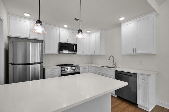 Building Photo - 248 Linden St