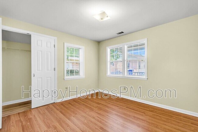 Building Photo - 2113 Taylor St