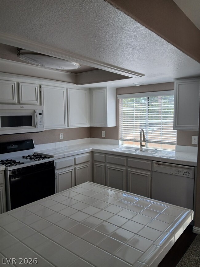 Building Photo - 1851 Hillpointe Rd