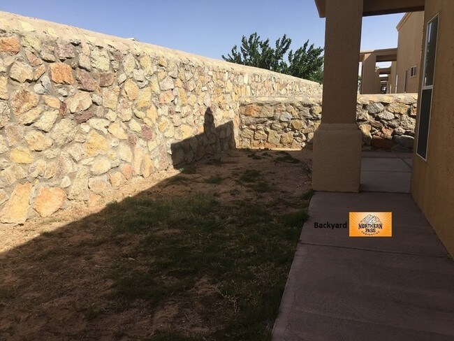 Building Photo - Amazing 3 Bedroom Home in Gated Community!
