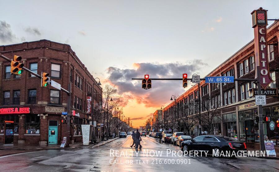 Building Photo - 1333 W 61st St