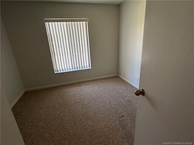 Building Photo - 2114 SW Silver Pine Way