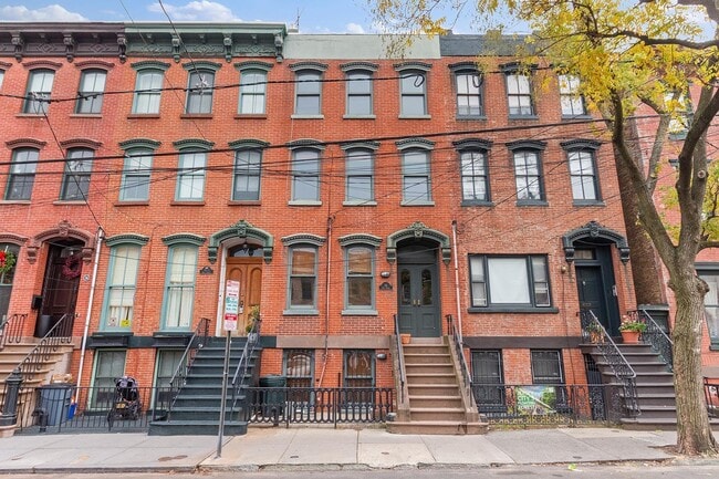 Building Photo - 34 Erie St