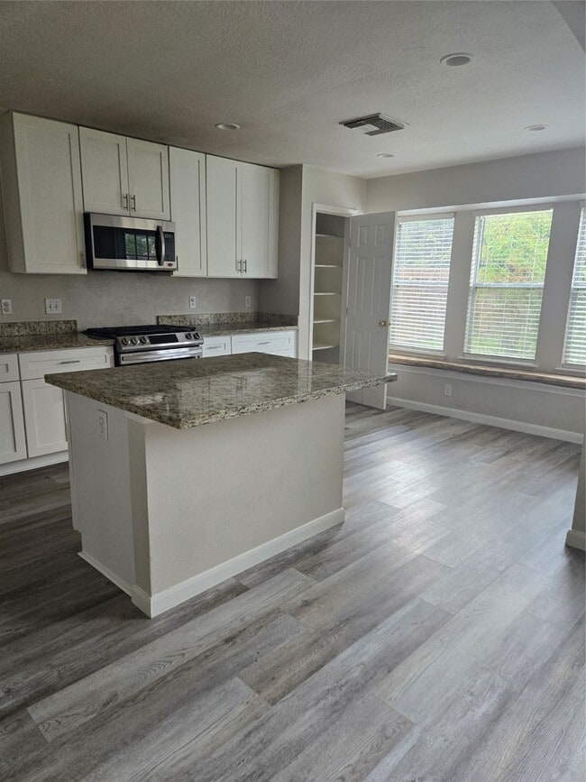 Building Photo - 14214 Silver Glade Ln