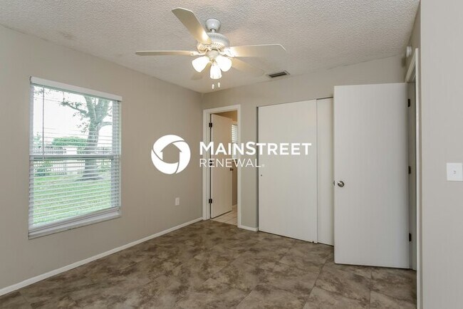 Building Photo - 3 Bedroom Pet-Friendly Home in Sarasota, FL with Main Street Renewal