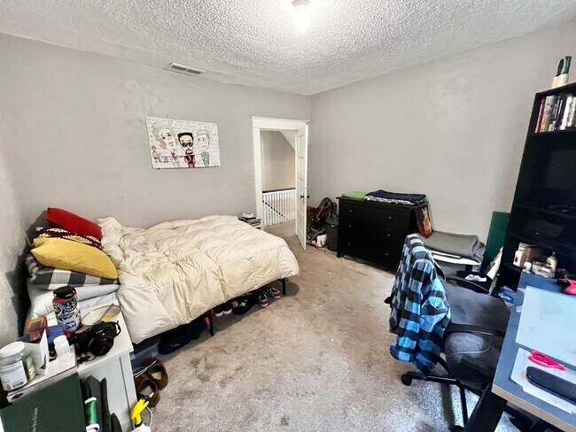 Building Photo - The Remington (BR-LN-KB)