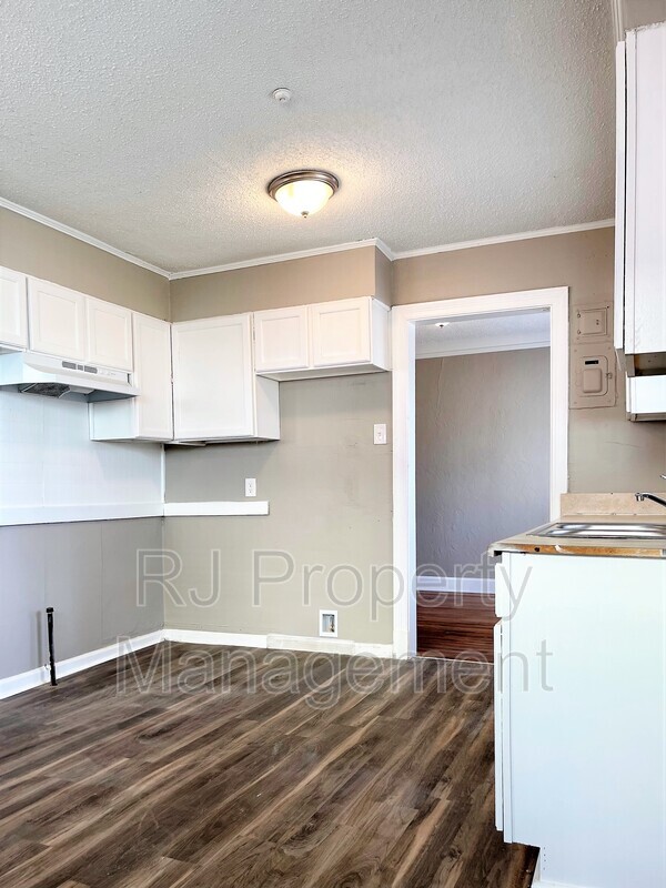Building Photo - 1639 Shadowlawn Blvd