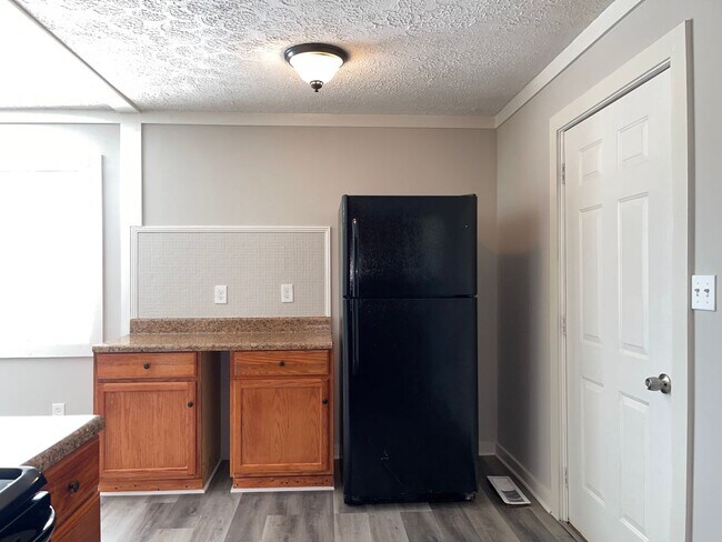Building Photo - Renovated 3 Bed/1 Bath Ranch