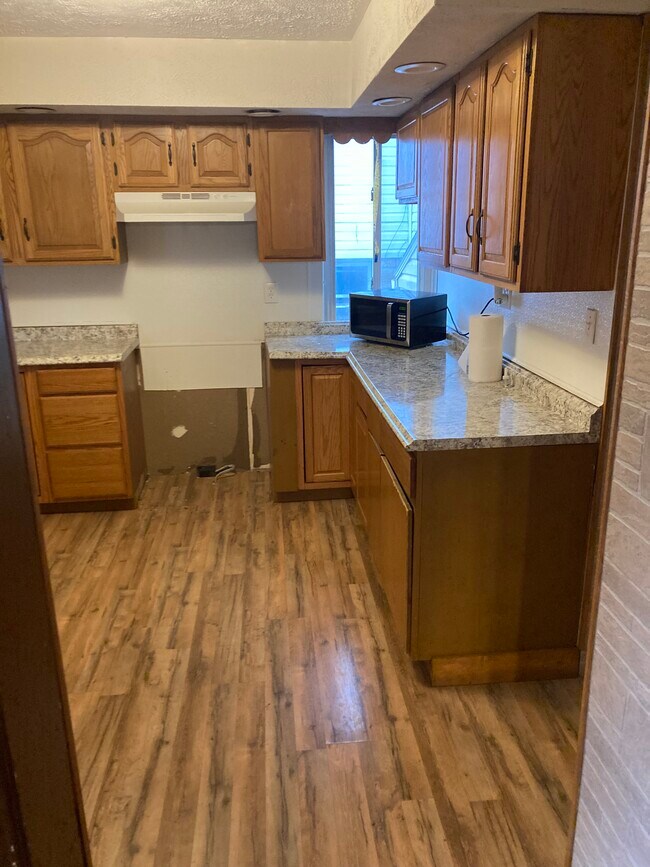 Building Photo - 89 W Walnut St