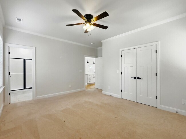 Building Photo - Mount Holly 3 Bedroom Ranch w/ Fenced in B...