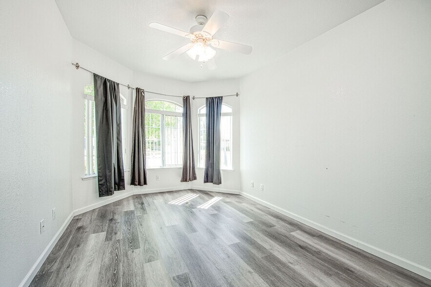 Building Photo - 1708 E Chelsea Dr