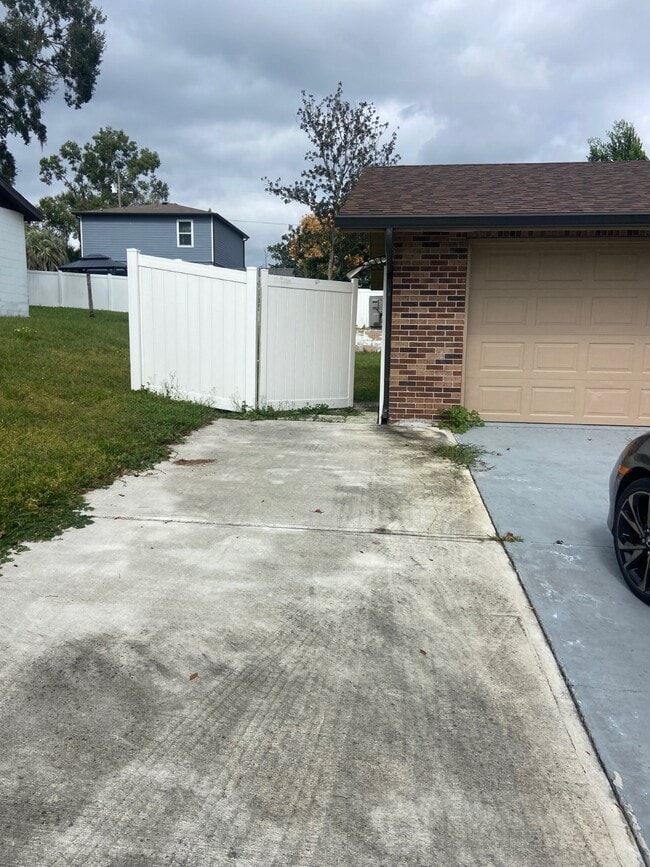 Building Photo - 27103 Frampton Ave