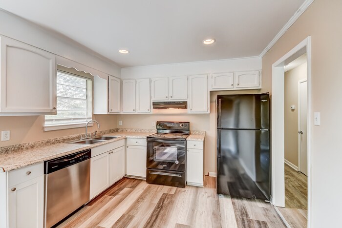 Building Photo - 1035 Barclay Dr
