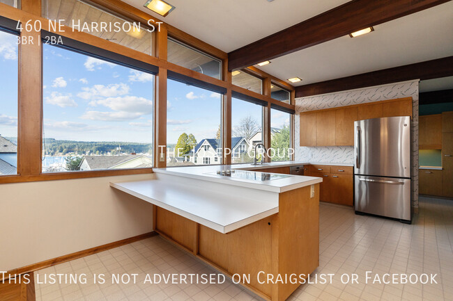 Building Photo - Mid-Century Modern 3 bed with panoramic wa...