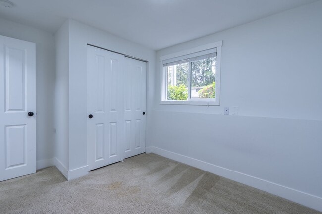 Building Photo - 4bed/3bath home in Finn Hill