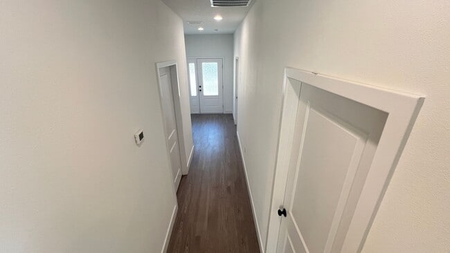 Building Photo - Spacious 4BR Home with Well Water, Pet-Friendly & No HOA