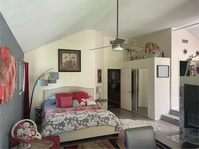 Building Photo - 11310 Pinehaven Ave