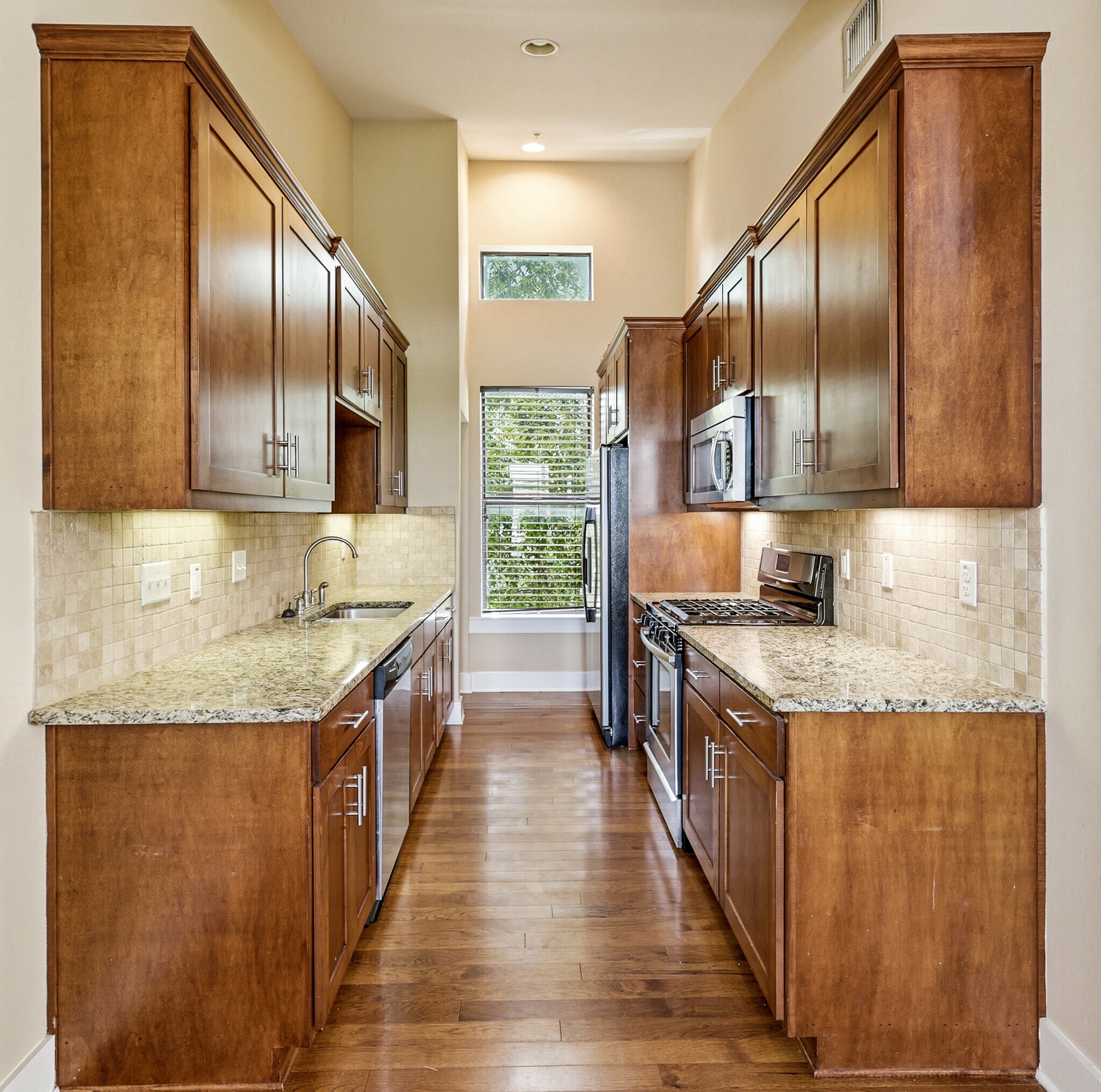 Kitchen - 1415 W 51st St